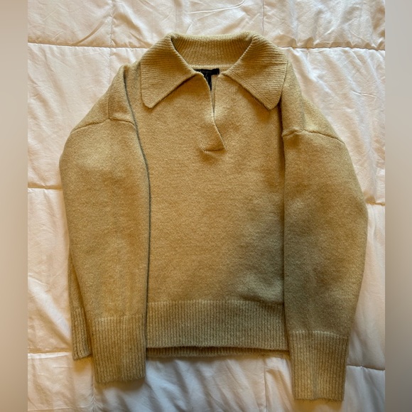 Forever 21 Sweater - Picture 1 of 4